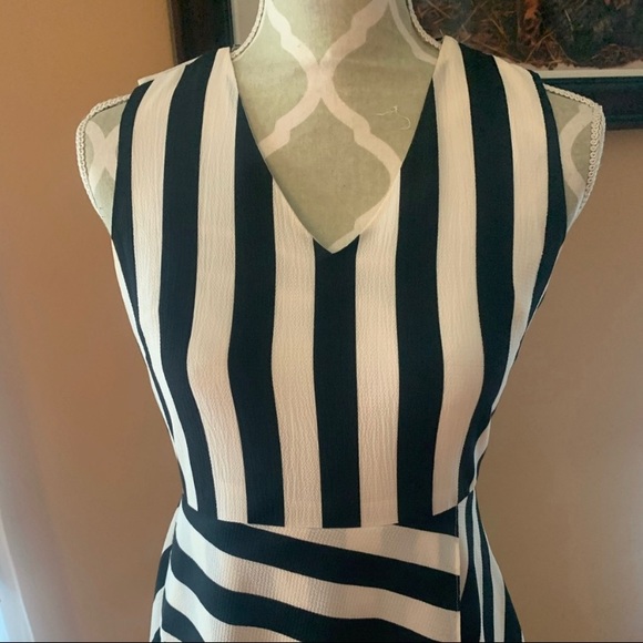 Gorgeous Vince Camuto asymmetrical dress - Picture 5 of 9